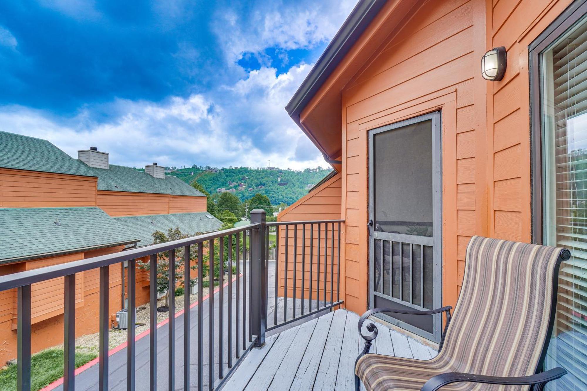 Downtown Gatlinburg Condo With Mountain-View Balcony Экстерьер фото