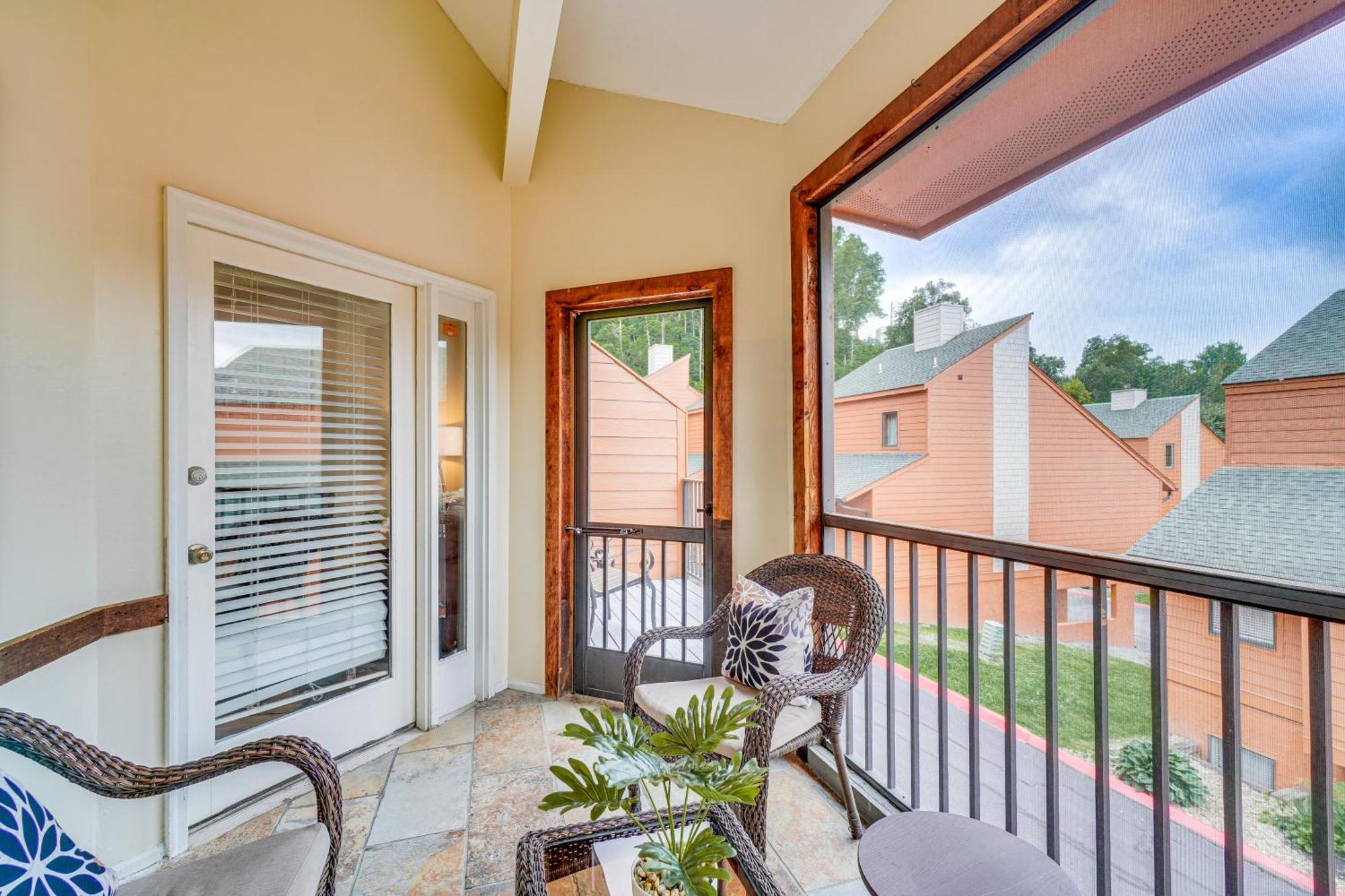 Downtown Gatlinburg Condo With Mountain-View Balcony Экстерьер фото